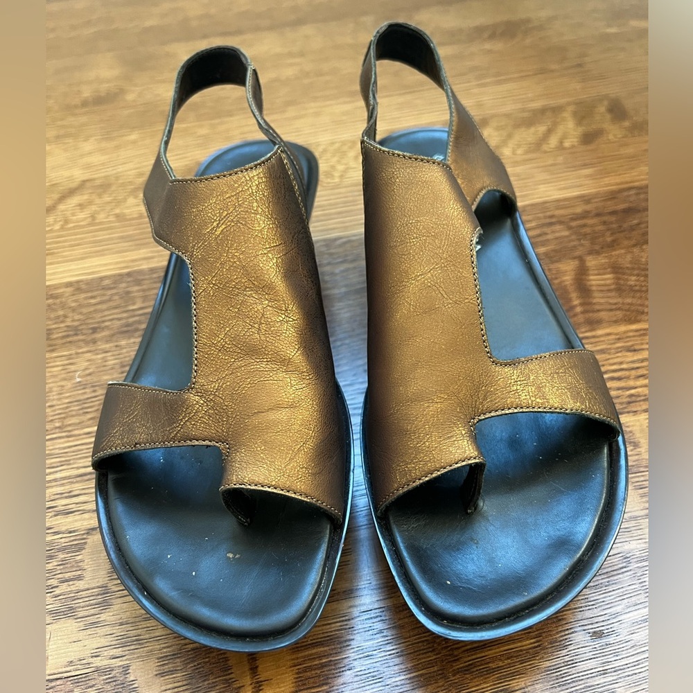 DONALD J PLINER Metallic Clio Wedge Sandals Date Night Slip On Bronze Summer 9.5